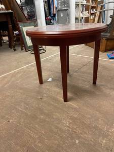lot 58097 image: round side table