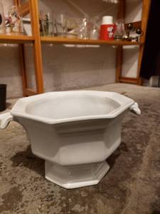 lot 58105 image: Flower andor Chamber Pot