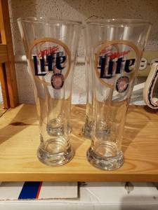 lot 58117 image: Set 4 Miller Lite Beer Flutes