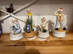 lot 58138 image: lot of 4 clown music boxes