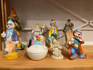 lot 58141 image: lot of 8 clowns