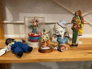 lot 58142 image: lot of 7 clowns
