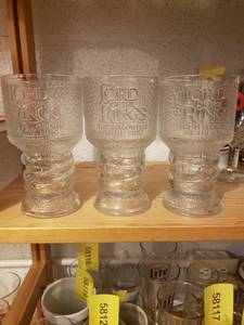 lot 58156 image: Set 3 Lord of the Rings Glasses