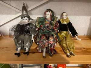 lot 58163 image: 3 clown dolls