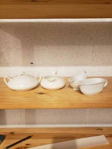 lot 58181 image: Lot 4 White CreamsSugar