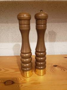 lot 58195 image: Pair Plastic SP Shakers