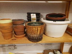 lot 58208 image: Lot of Flower Pots