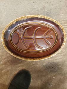 lot 58209 image: Hull USA Brown Drip Platter