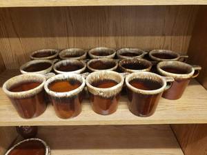 lot 58212 image: Lot of 14 Hull USA Brown Drip Coffee Mugs