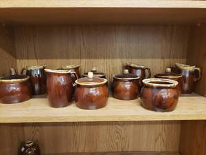 lot 58213 image: Hull USA Brown Drip 5 Sets CreamSugar Xtra sugar
