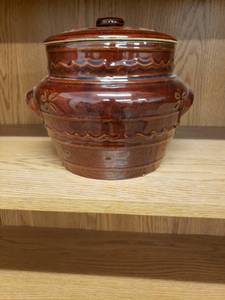 lot 58220 image: Mar Crest USA Stoneware Cookie Jar