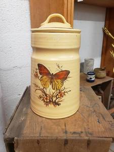 lot 58222 image: Butterfly Cookie Jar - Treasure Craft Co.