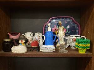 lot 58228 image: Contents of Shelf