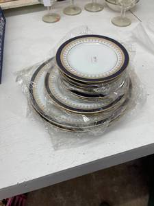 lot 58240 image: legacy by noritaker dishes 13 plates