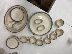lot 58241 image: pfaltzgraff dishes