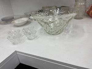 lot 58244 image: punch bowl and 4 cups