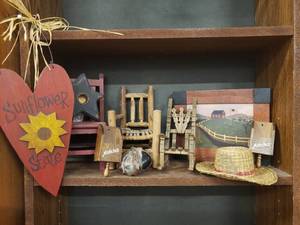 lot 58260 image: Contents of Shelf