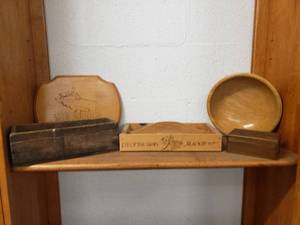 lot 58266 image: Lot of 5 Wood Items