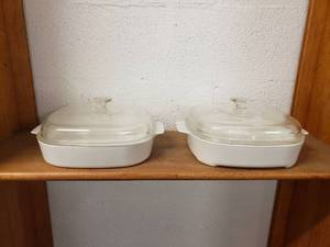 lot 58273 image: Set 2 Corning Ware 10 Casserole wLids