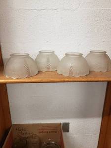 lot 58277 image: Set 4 Glass Lamp Shades