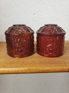 lot 58278 image: Set 2 Red Glass Lamp Shades