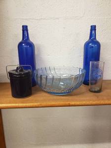 lot 58280 image: Lot of 5 Blue Glass Items