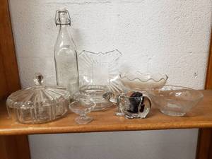 lot 58300 image: Lot ofCrystalClear Glass Items