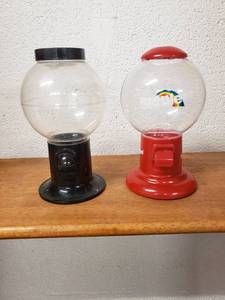 lot 58313 image: 2 Plastic Candy Dispensers