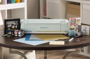 lot 195 image: Cricut - Explore Air 2 - Mint