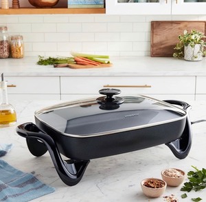 lot 7514 image: Presto 06852 16-Inch Electric Skillet with Glass Cover