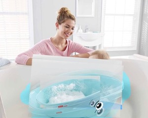 lot 211 image: Fisher-Price Whale of a Tub Bathtub