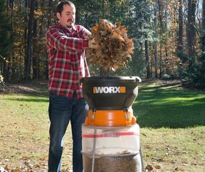 lot 233 image: WORX WG430 13 Amp Electric Leaf Mulcher