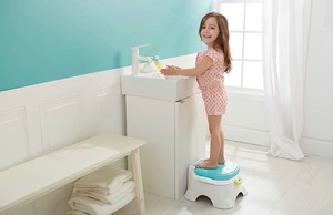 lot 250 image: Fisher-Price Royal Stepstool Potty, Blue