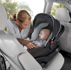 lot 7581 image: Graco SnugRide Click Connect Infant Car Seat Base
