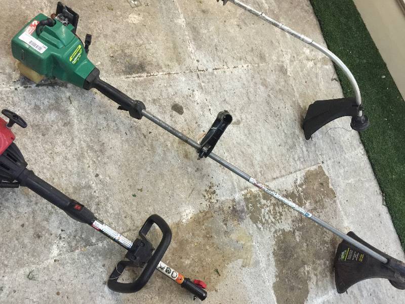 lot 186 image: Weed Eater FLSST25 HO Featherlite Straight Shaft Gas String Trimmer