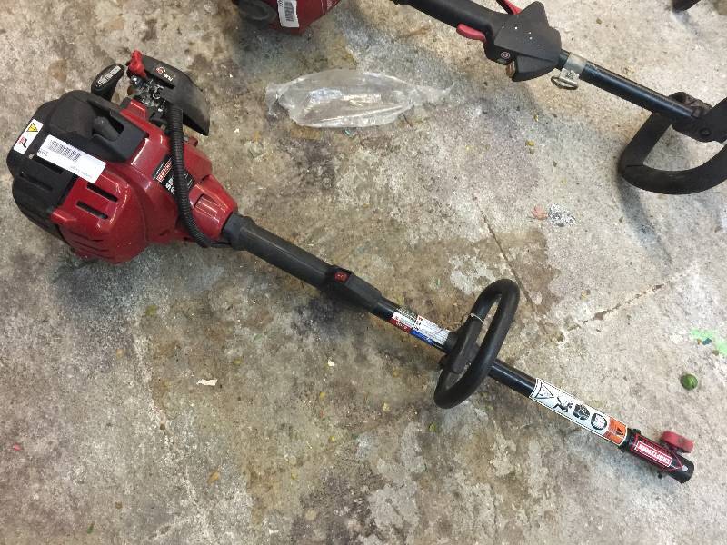 lot 198 image: CRAFTSMAN WEEDWACKER GAS TRIMMER WITH SPEED START