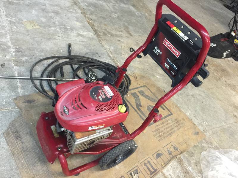 Craftsman 2550 psi Gas Pressure Washer with 6.75 hp Briggs and Stratton