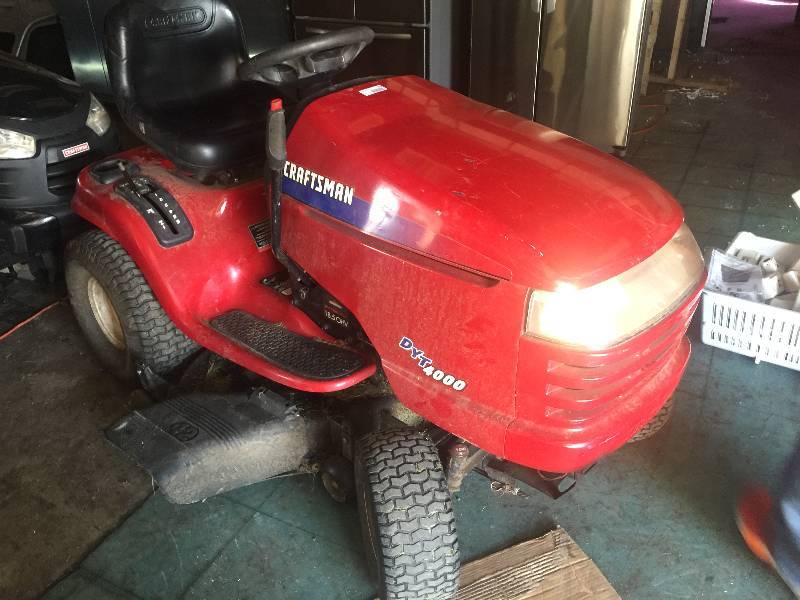 lot 253 image: Craftsman DYT4000 27363 Deluxe Yard Tractor