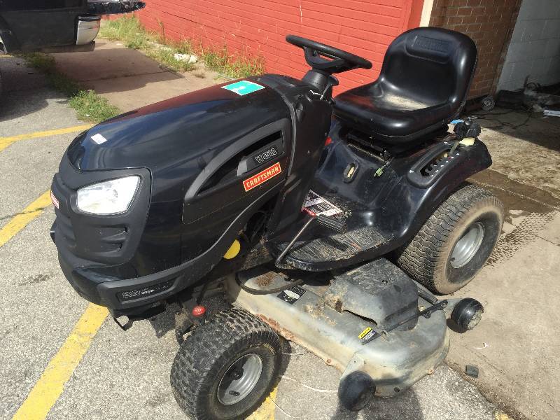 lot 257 image: Craftsman 54 In. 26hp Turn Tight Hydrostatic Yard Tractor