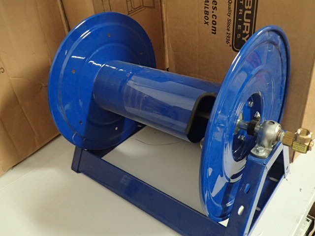 lot 1094 image: Coxreels 1125-4-325 Hose Reel,Hand Crank