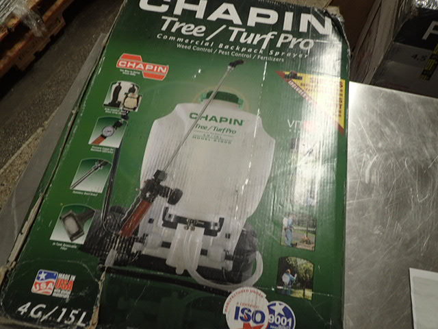 lot 1107 image: CHAPIN Backpack Sprayer, 4 gal., Poly