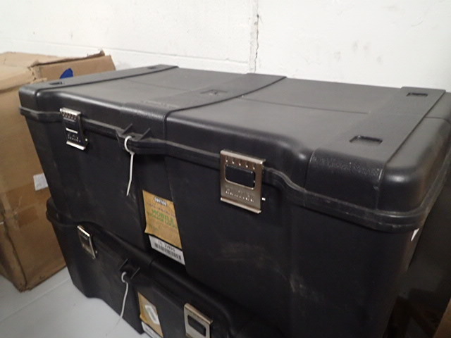 lot 1125 image: Contico Mobile Storage Locker
