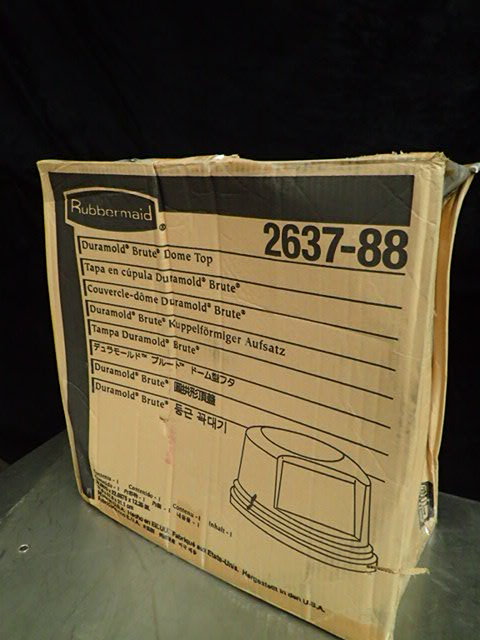 lot 1251 image: Rubbermaid 2637-88 Swing-Open Lid