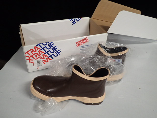 lot 1262 image: XtraTuf Neoprene Boots Size 8