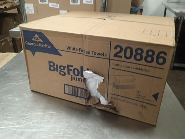 lot 1308 image: Georgia-Pacific BigFold Junior 20886 White Value C-Fold Replacement Paper Towel, 11 Length x 9.25 Width