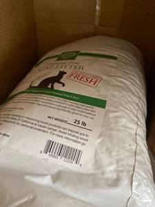 lot 10189 image: PREMIUM PINE CAT LITTER 25 LBS