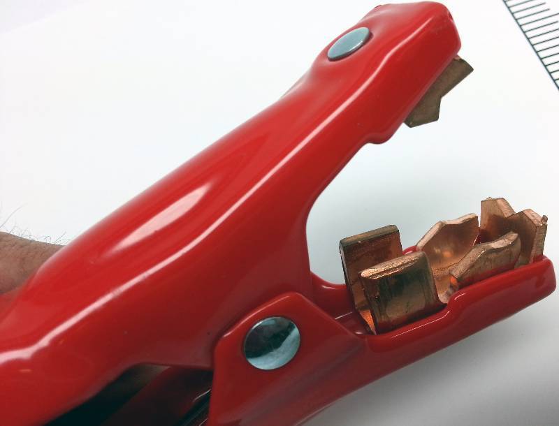 New pair of serious heavy duty Battery Jumper Cable clamps. Plastic