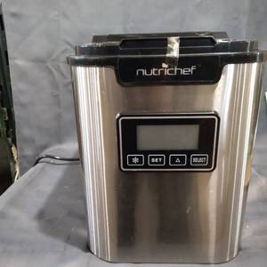 lot 31435 image: NUTICHEF ICE MAKER