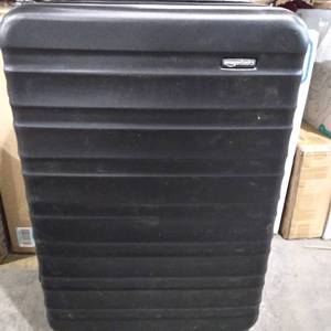 lot 31579 image: AMAZON BASICS 3PC LUGGAGE SET SM,MED,LARGE COLORBLK
