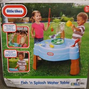 lot 31580 image: LITTLE TIKES FISH N SPLASH WATER TABLE